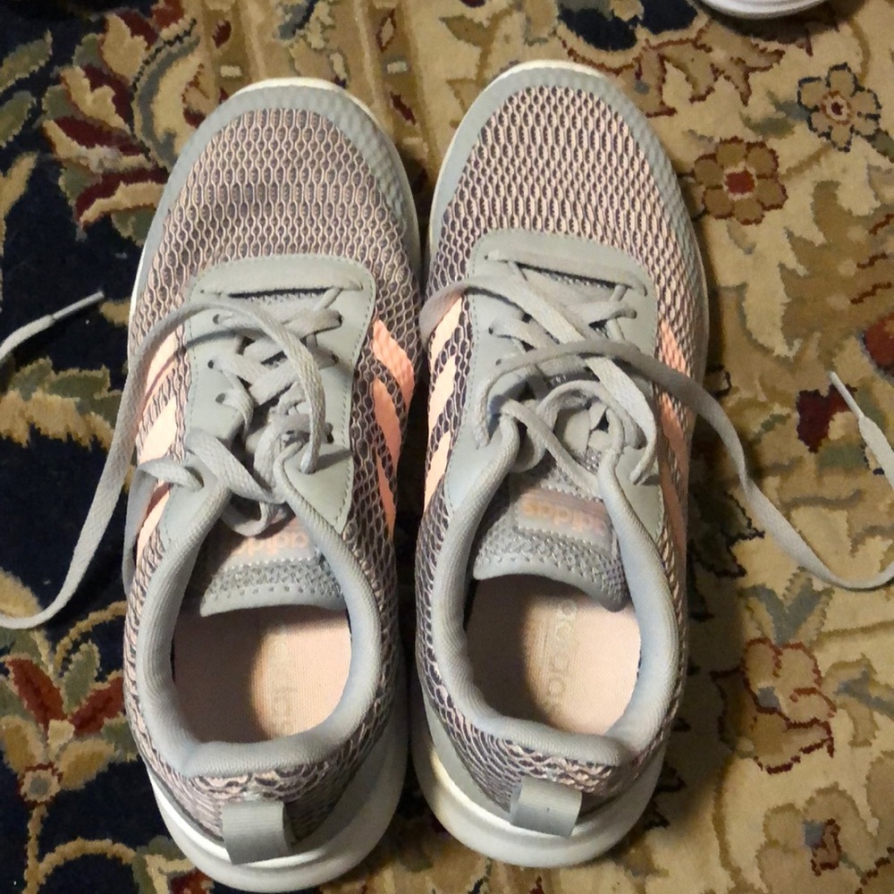 Women’s Adidas sneakers!